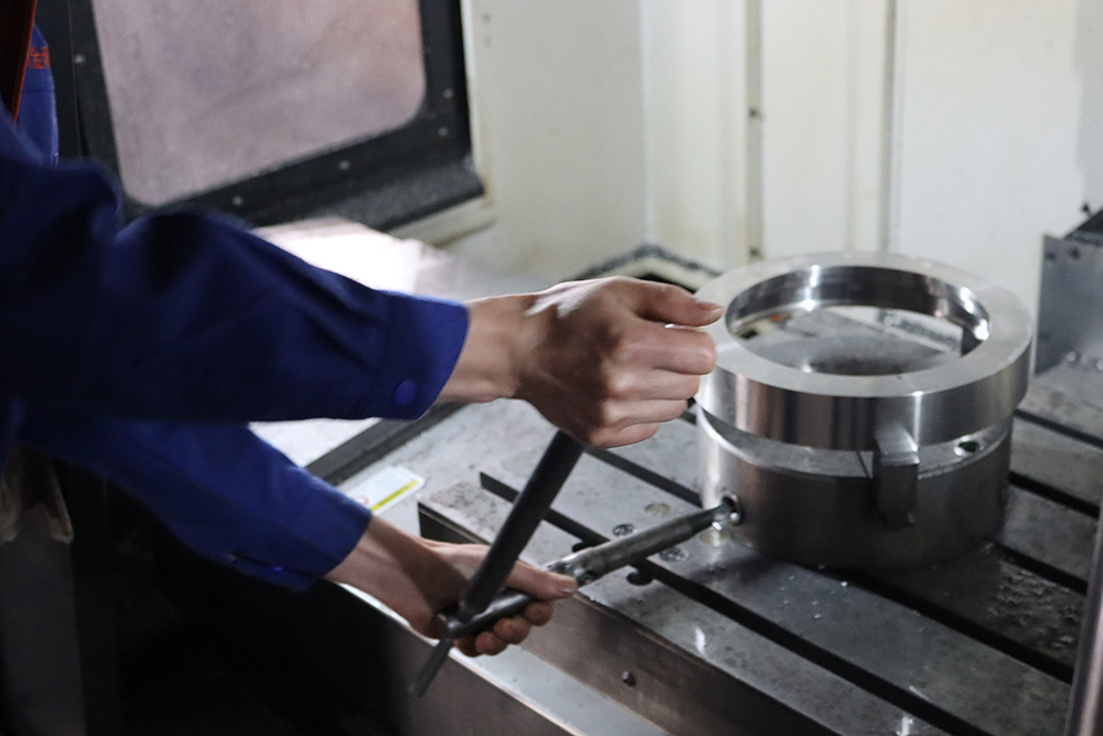 鹿邑來(lái)分享一下釜用機(jī)械密封的兩種沖洗方式